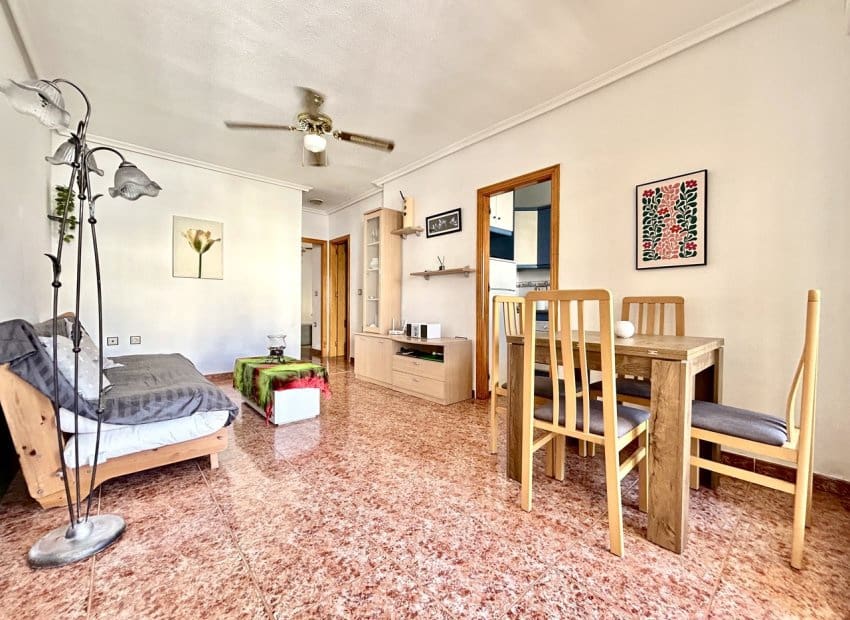 2 makuuhuone Huoneisto myytävänä paikassa Los Altos mukana uima-altaan - 155 900 € (Ref: 9956253)