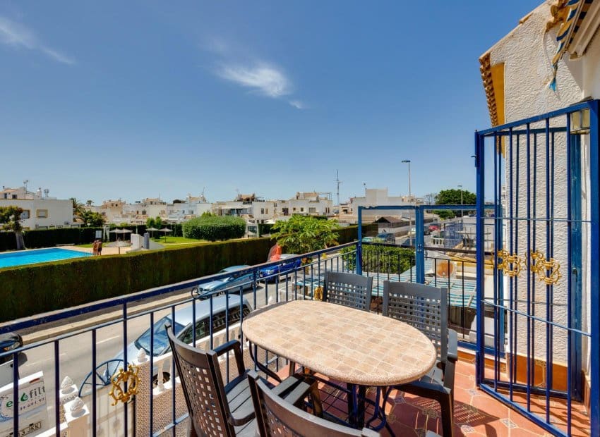 2 bedroom Apartment for sale in Torrevieja with pool - € 144,969 (Ref: 9958766)