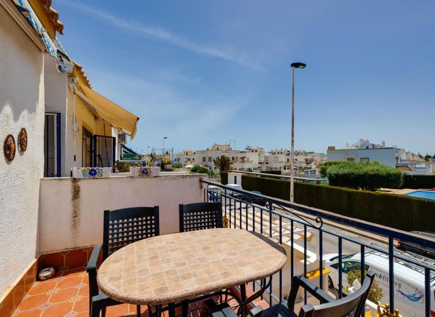 2 bedroom Apartment for sale in Torrevieja with pool - € 144,969 (Ref: 9958766)