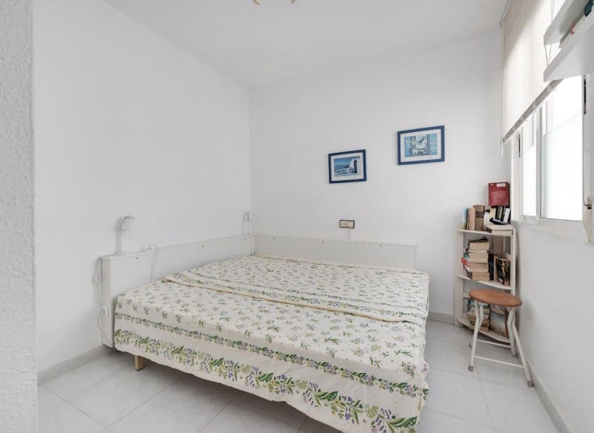 2 bedroom Apartment for sale in Torrevieja with pool - € 144,969 (Ref: 9958766)