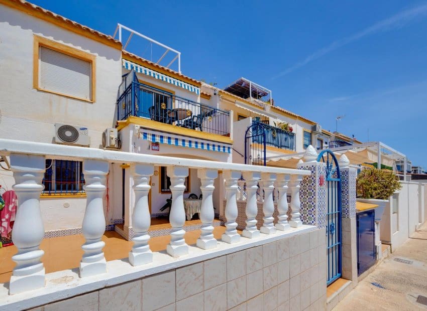 2 bedroom Apartment for sale in Torrevieja with pool - € 144,969 (Ref: 9958766)