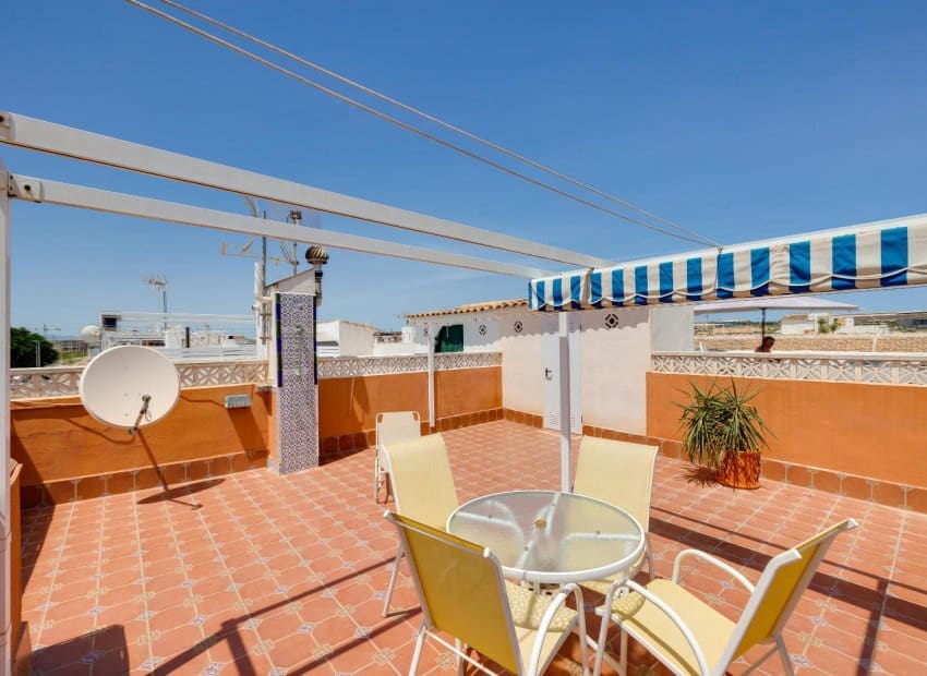 2 bedroom Apartment for sale in Torrevieja with pool - € 144,969 (Ref: 9958766)
