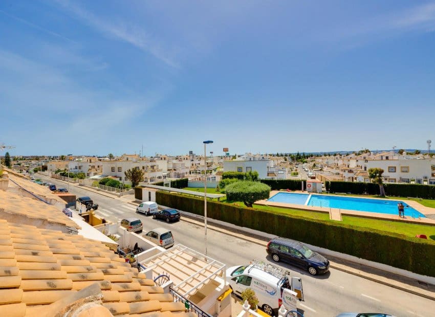 2 bedroom Apartment for sale in Torrevieja with pool - € 144,969 (Ref: 9958766)