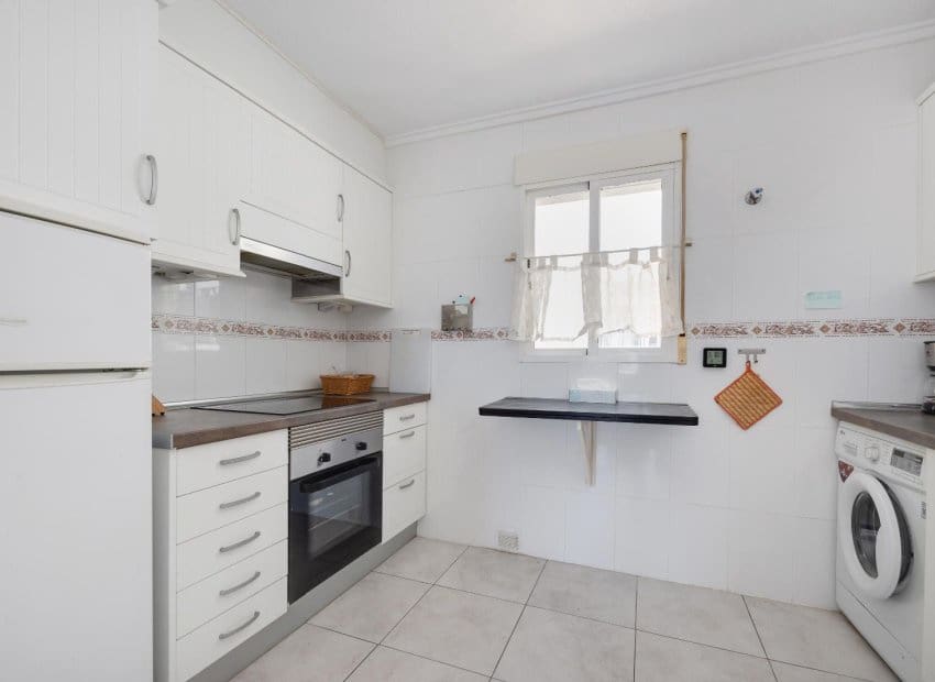 2 bedroom Apartment for sale in Torrevieja with pool - € 144,969 (Ref: 9958766)