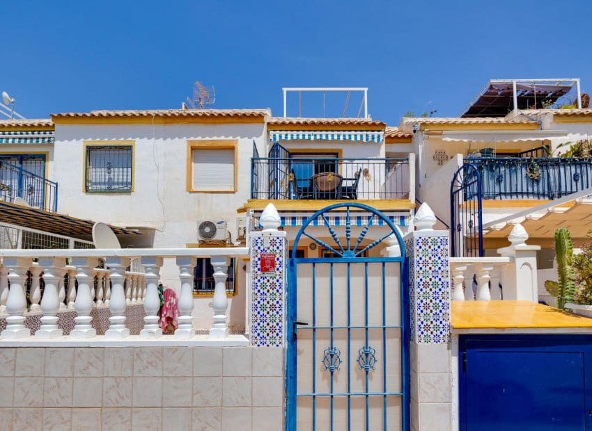 2 bedroom Apartment for sale in Torrevieja with pool - € 144,969 (Ref: 9958766)