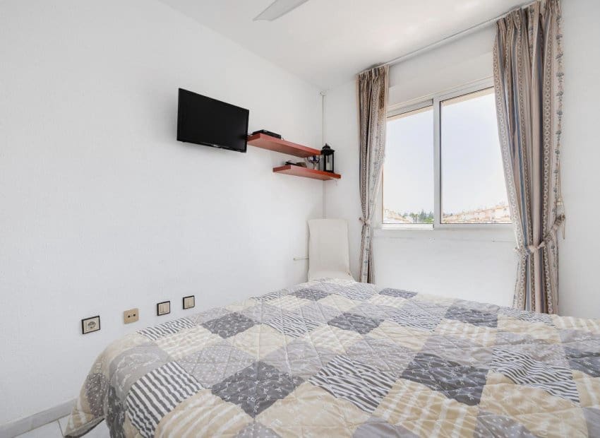 2 bedroom Apartment for sale in Torrevieja with pool - € 144,969 (Ref: 9958766)