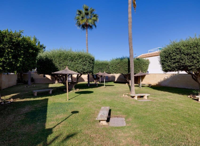 2 bedroom Apartment for sale in Torrevieja with pool - € 144,969 (Ref: 9958766)