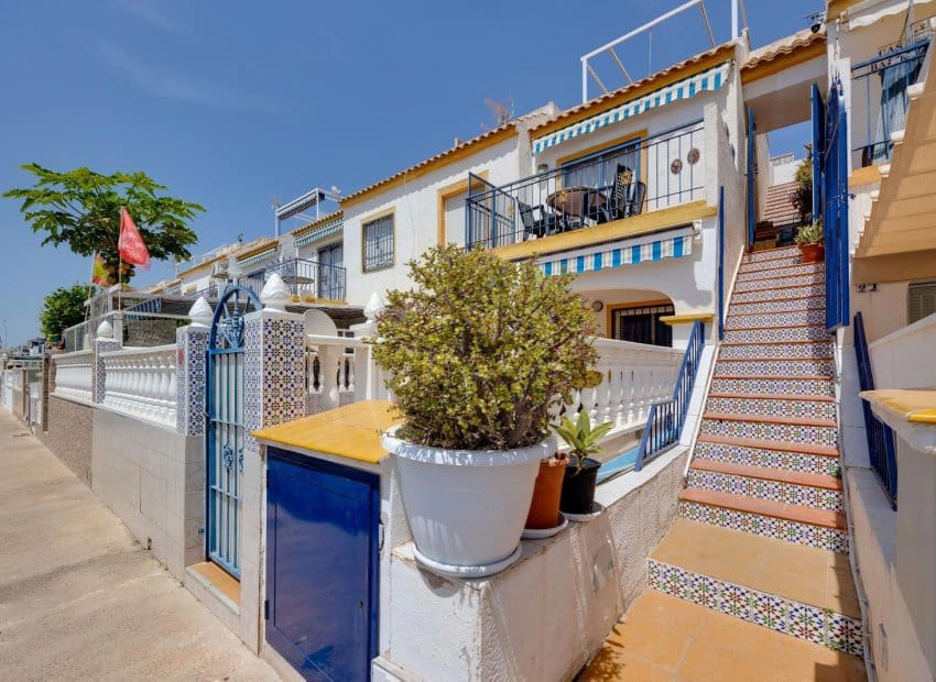 2 bedroom Apartment for sale in Torrevieja with pool - € 144,969 (Ref: 9958766)