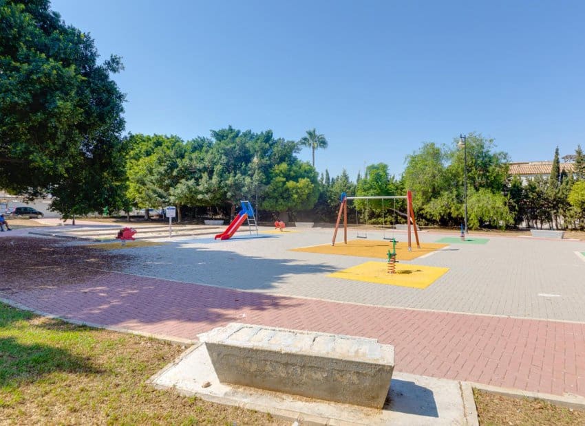 2 bedroom Apartment for sale in Torrevieja with pool - € 144,969 (Ref: 9958766)