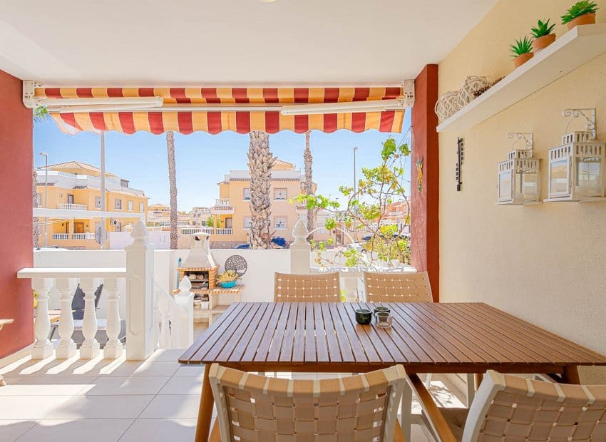 3 slaapkamer Huis te koop in Dona Pepa met zwembad - € 285.000 (Ref: 9958767)