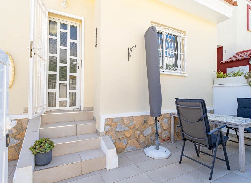 3 slaapkamer Huis te koop in Dona Pepa met zwembad - € 285.000 (Ref: 9958767)