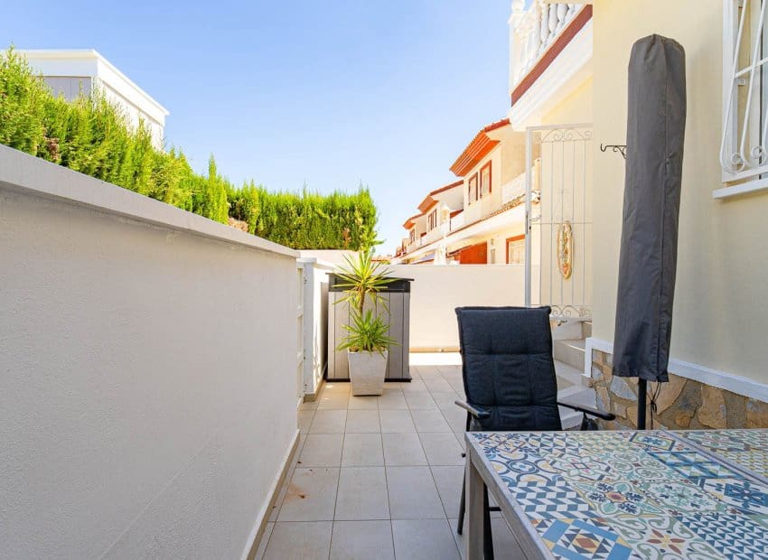 3 slaapkamer Huis te koop in Dona Pepa met zwembad - € 285.000 (Ref: 9958767)