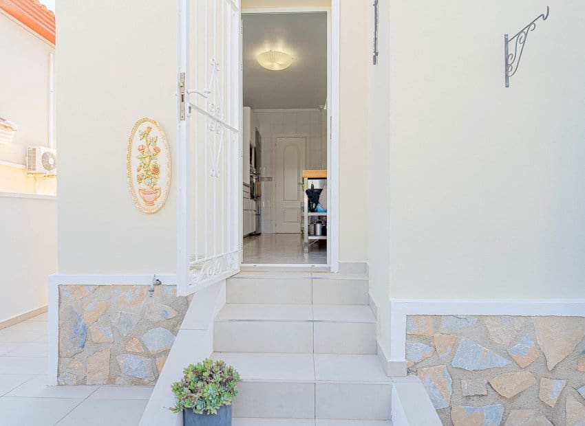 3 slaapkamer Huis te koop in Dona Pepa met zwembad - € 285.000 (Ref: 9958767)