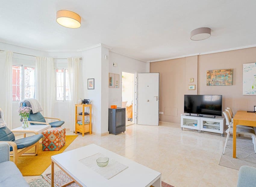 3 slaapkamer Huis te koop in Dona Pepa met zwembad - € 285.000 (Ref: 9958767)