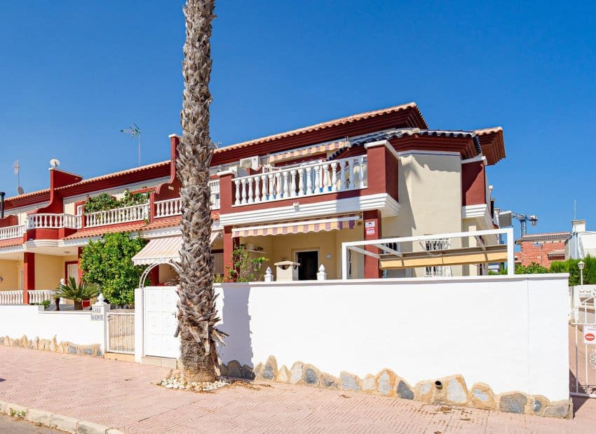 3 slaapkamer Huis te koop in Dona Pepa met zwembad - € 285.000 (Ref: 9958767)