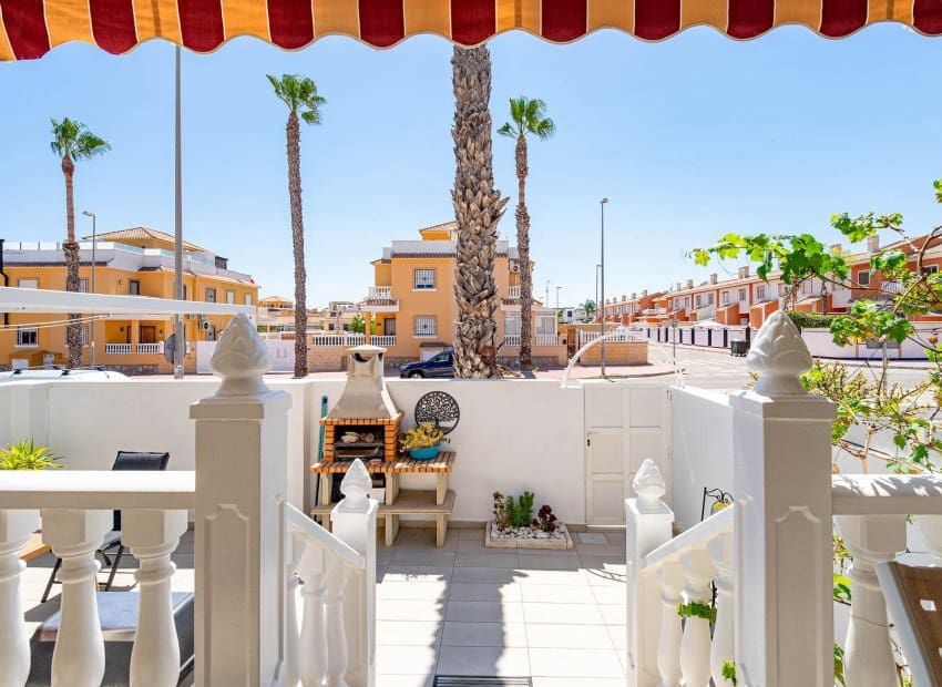 3 slaapkamer Huis te koop in Dona Pepa met zwembad - € 285.000 (Ref: 9958767)