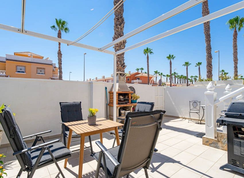3 slaapkamer Huis te koop in Dona Pepa met zwembad - € 285.000 (Ref: 9958767)