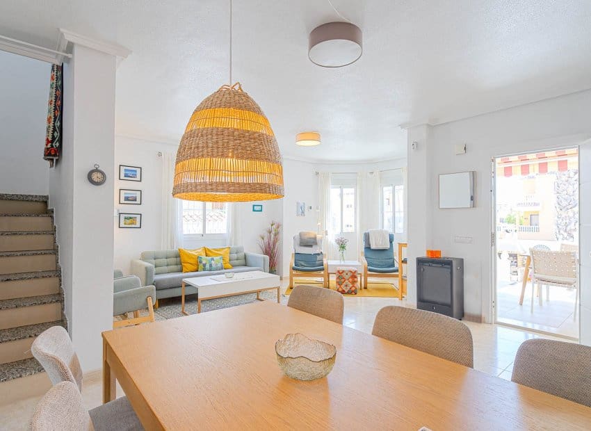 3 slaapkamer Huis te koop in Dona Pepa met zwembad - € 285.000 (Ref: 9958767)