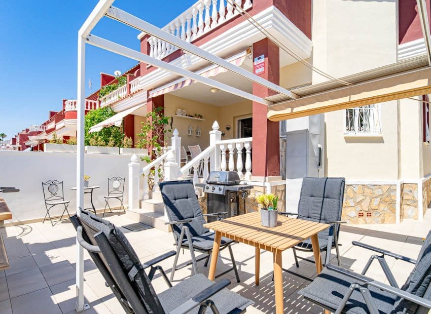3 slaapkamer Huis te koop in Dona Pepa met zwembad - € 285.000 (Ref: 9958767)
