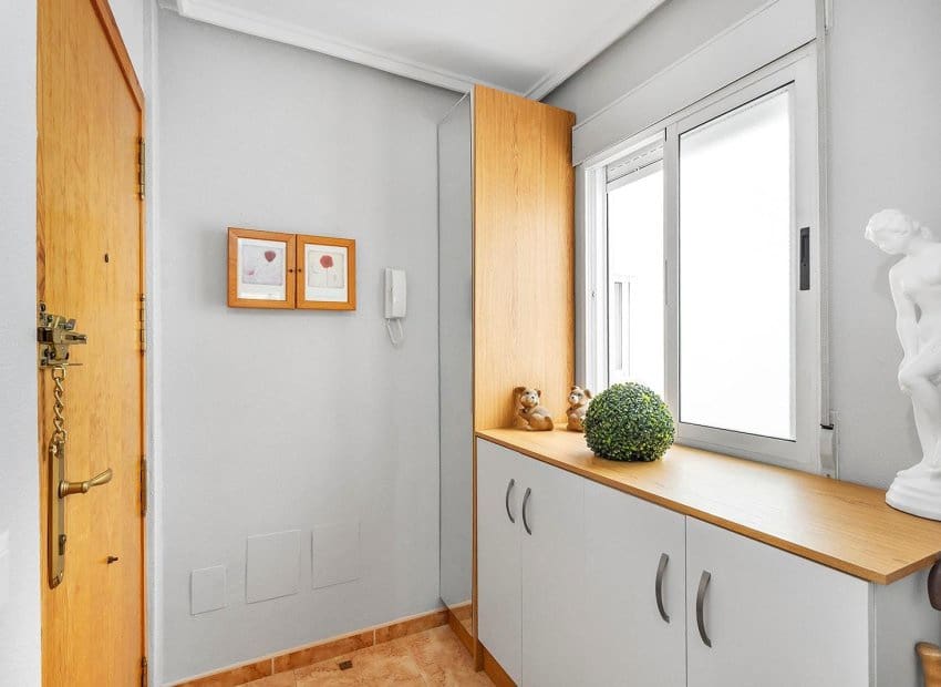 2 Zimmer Apartment zu verkaufen in Torrevieja mit Pool - 143.000 € (Ref: 9958768)