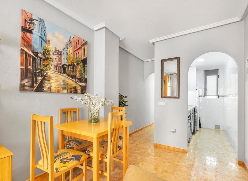 2 Zimmer Apartment zu verkaufen in Torrevieja mit Pool - 143.000 € (Ref: 9958768)