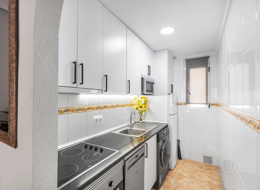 2 Zimmer Apartment zu verkaufen in Torrevieja mit Pool - 143.000 € (Ref: 9958768)