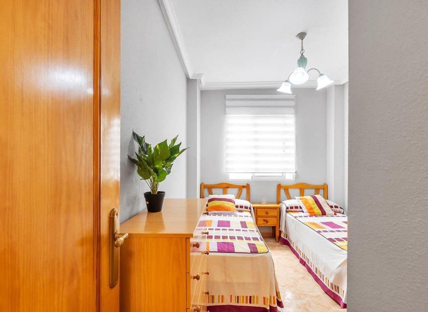 2 Zimmer Apartment zu verkaufen in Torrevieja mit Pool - 143.000 € (Ref: 9958768)