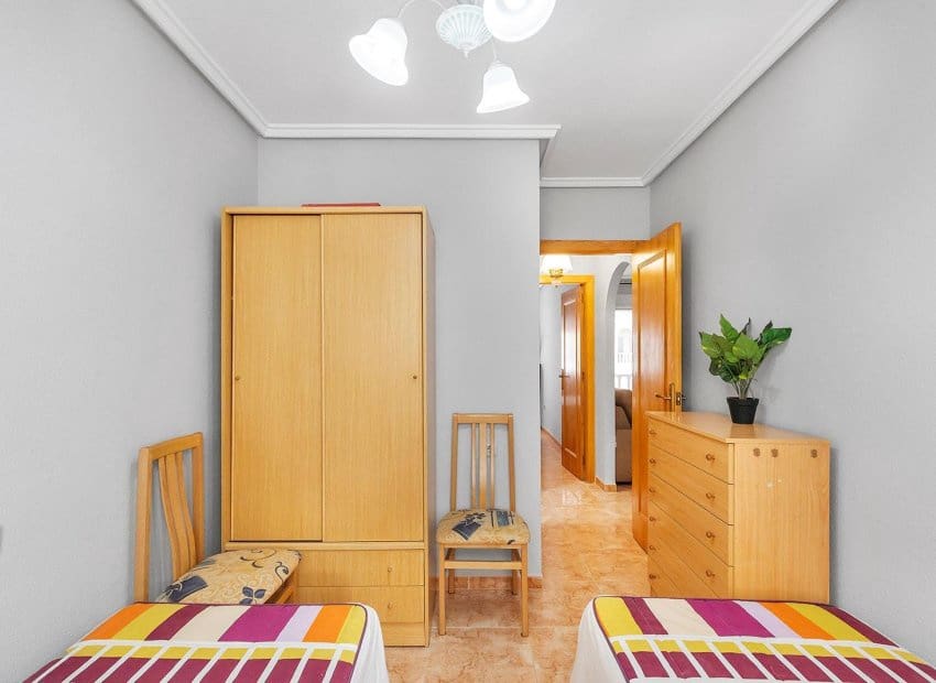 2 Zimmer Apartment zu verkaufen in Torrevieja mit Pool - 143.000 € (Ref: 9958768)