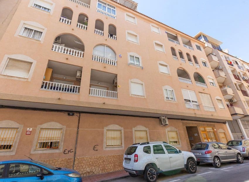 2 Zimmer Apartment zu verkaufen in Torrevieja mit Pool - 143.000 € (Ref: 9958768)
