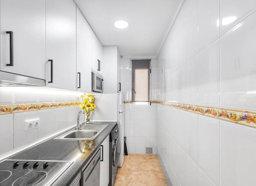 2 Zimmer Apartment zu verkaufen in Torrevieja mit Pool - 143.000 € (Ref: 9958768)