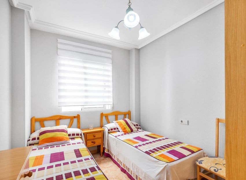 2 Zimmer Apartment zu verkaufen in Torrevieja mit Pool - 143.000 € (Ref: 9958768)