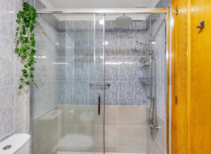 2 Zimmer Apartment zu verkaufen in Torrevieja mit Pool - 143.000 € (Ref: 9958768)