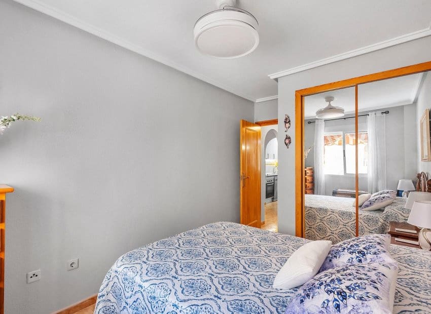 2 Zimmer Apartment zu verkaufen in Torrevieja mit Pool - 143.000 € (Ref: 9958768)
