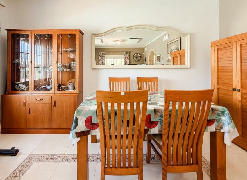 3 bedroom Villa for sale in Catral with pool - € 585,500 (Ref: 9958773)