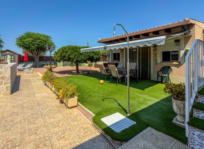 3 bedroom Villa for sale in Catral with pool - € 585,500 (Ref: 9958773)