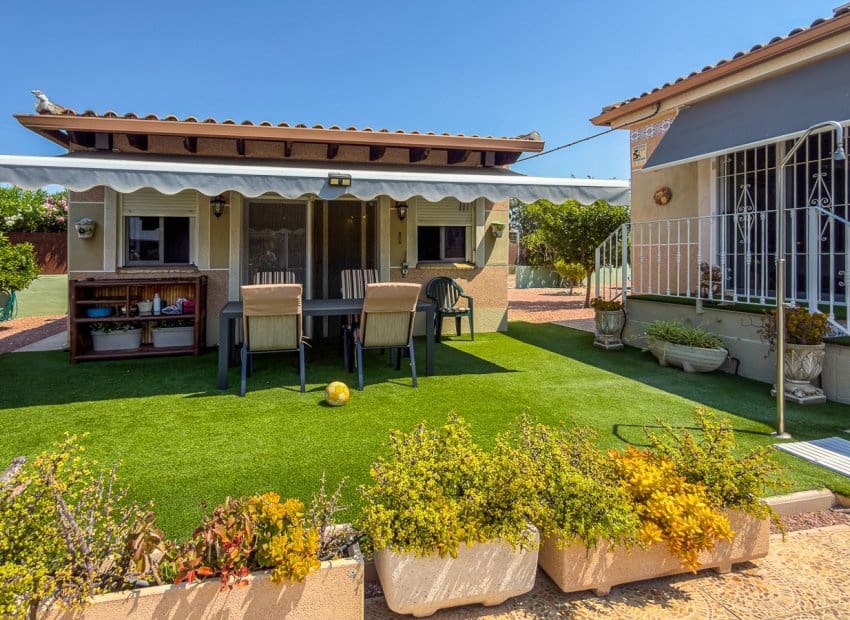 3 bedroom Villa for sale in Catral with pool - € 585,500 (Ref: 9958773)