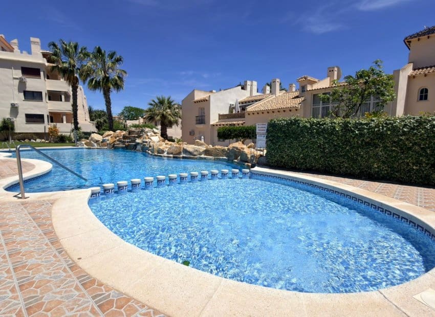 2 bedroom Villa for sale in Orihuela Costa with pool - € 229,000 (Ref: 9958774)