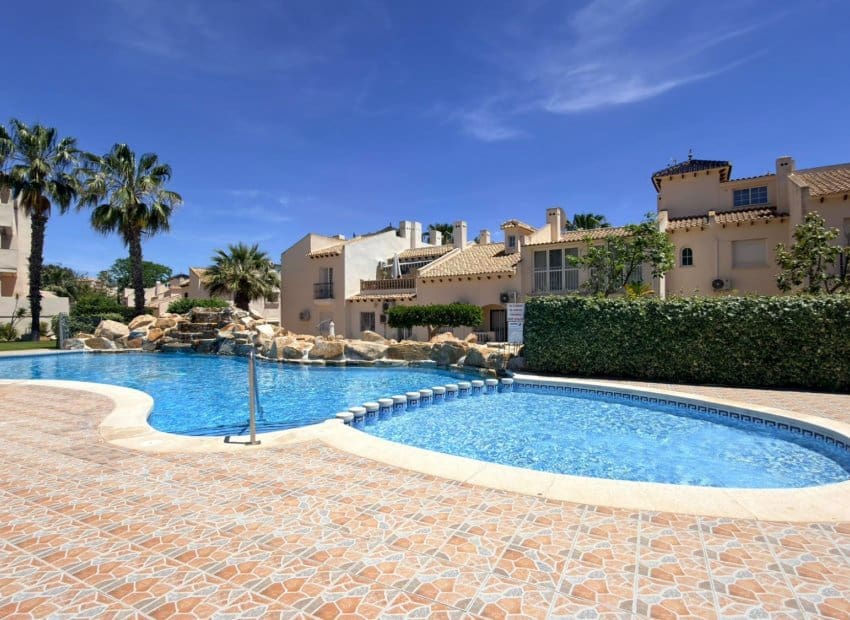 2 bedroom Villa for sale in Orihuela Costa with pool - € 229,000 (Ref: 9958774)
