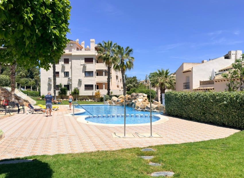 2 bedroom Villa for sale in Orihuela Costa with pool - € 229,000 (Ref: 9958774)