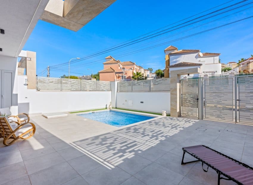 3 soveværelse Villa til salg i Blue Lagoon med swimmingpool - € 475.000 (Ref: 9958776)
