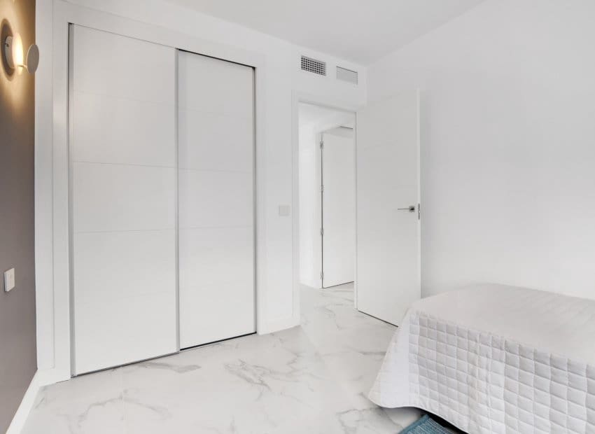 2 soveværelse Lejlighed til salg i Punta Prima med swimmingpool - € 449.000 (Ref: 9958777)