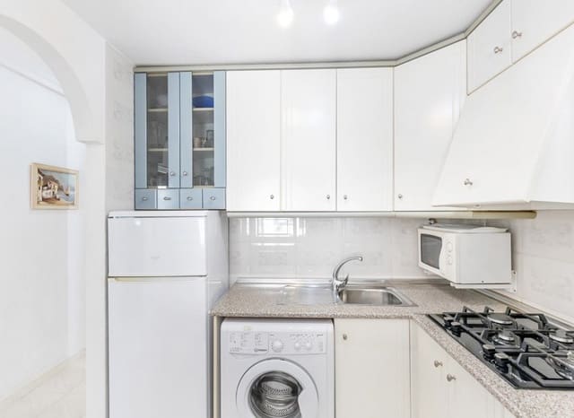 Apartamento de 2 habitaciones en Los Europeos, Torrevieja en venta con piscina - 199.500 € (Ref: 9964183)