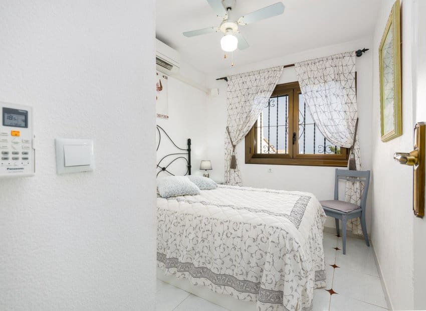 3 sypialnia Dom na sprzedaż w Orihuela Costa z basenem - 340 000 € (Ref: 9964187)