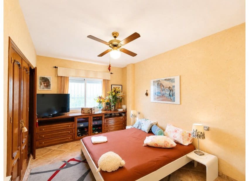 5 makuuhuone Huvila myytävänä paikassa Ciudad Quesada mukana uima-altaan - 850 000 € (Ref: 9964188)