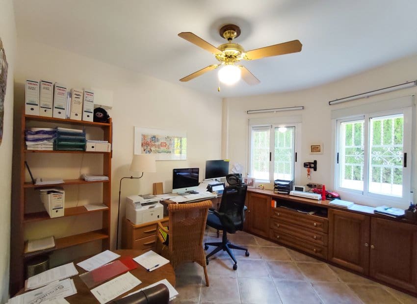 5 makuuhuone Huvila myytävänä paikassa Ciudad Quesada mukana uima-altaan - 850 000 € (Ref: 9964188)