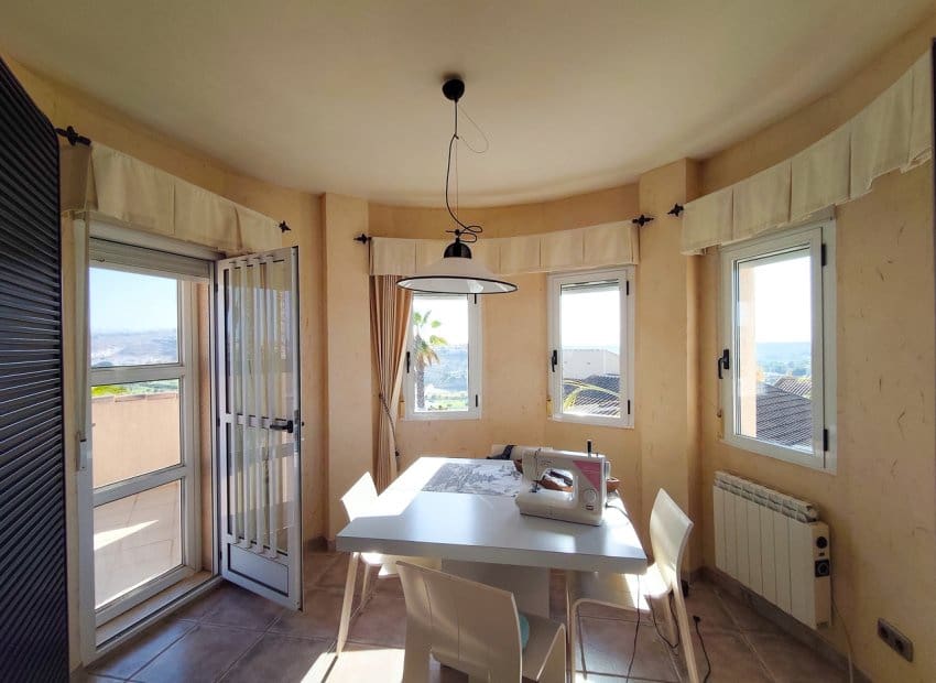 5 makuuhuone Huvila myytävänä paikassa Ciudad Quesada mukana uima-altaan - 850 000 € (Ref: 9964188)