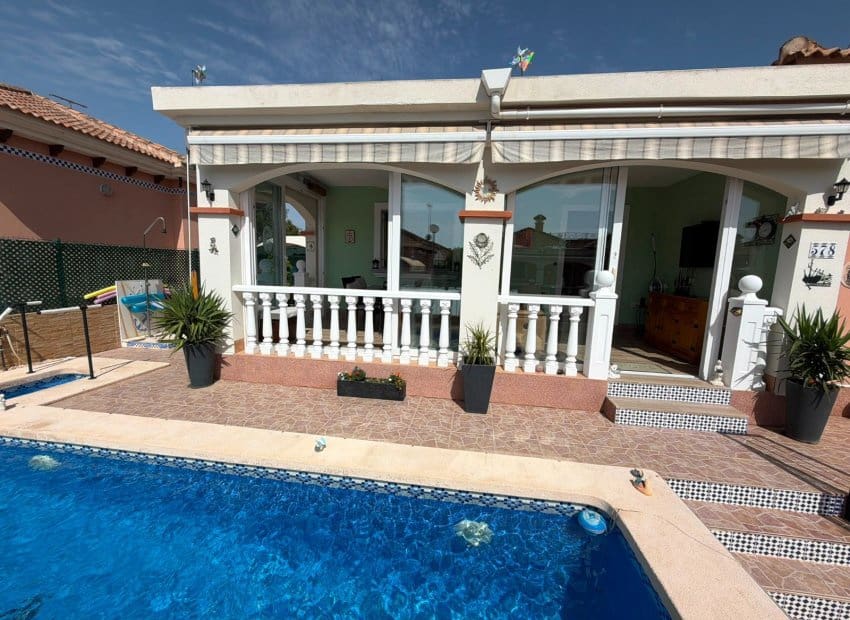 3 bedroom Villa for sale in Los Montesinos with pool - € 315,000 (Ref: 9968962)