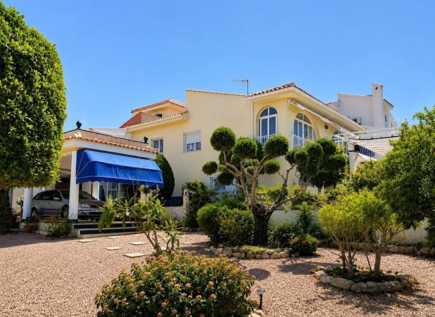 4 bedroom Villa for sale in Pueblo Lucero - € 399,900 (Ref: 9968968)