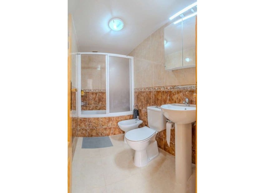 2 quarto Apartamento para venda em Torrevieja - 139 000 € (Ref: 9968970)