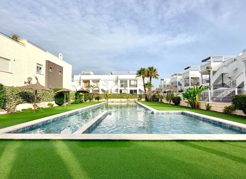 2 soveværelse Lejlighed til salg i Aguas Nuevas med swimmingpool - € 235.000 (Ref: 9971522)